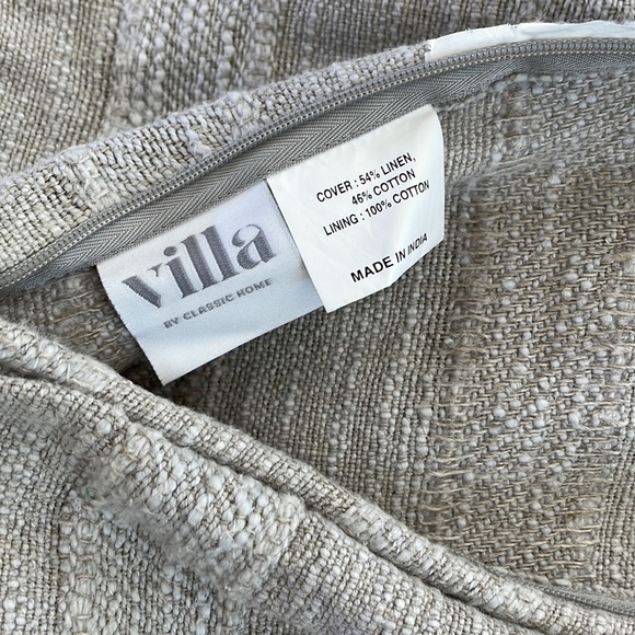 Two throw pillow cases - Picture 4 of 4